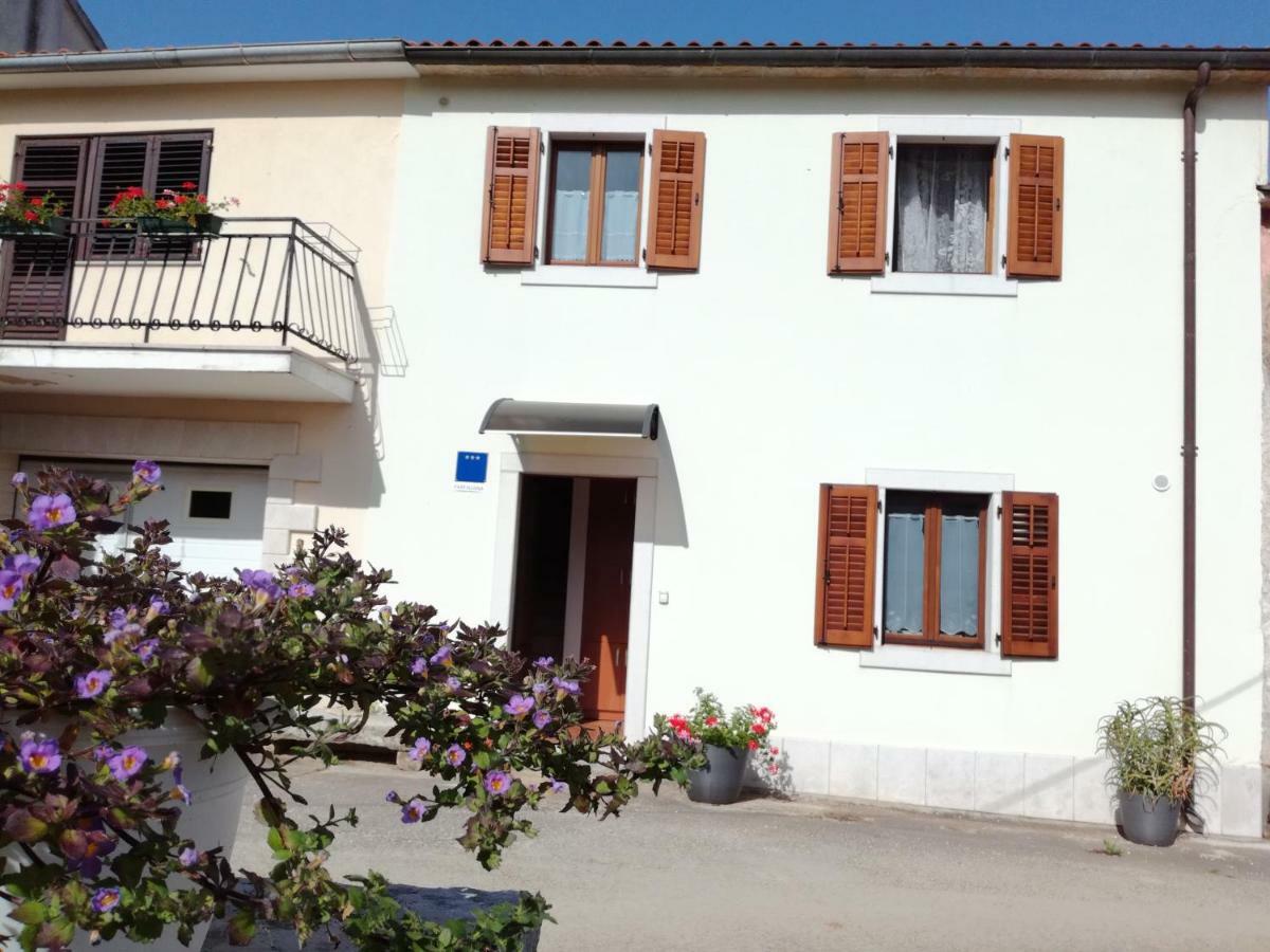 Apartment Parenzana, Little Row House With Big Green Yard In Central Istria Rakotule Exteriér fotografie